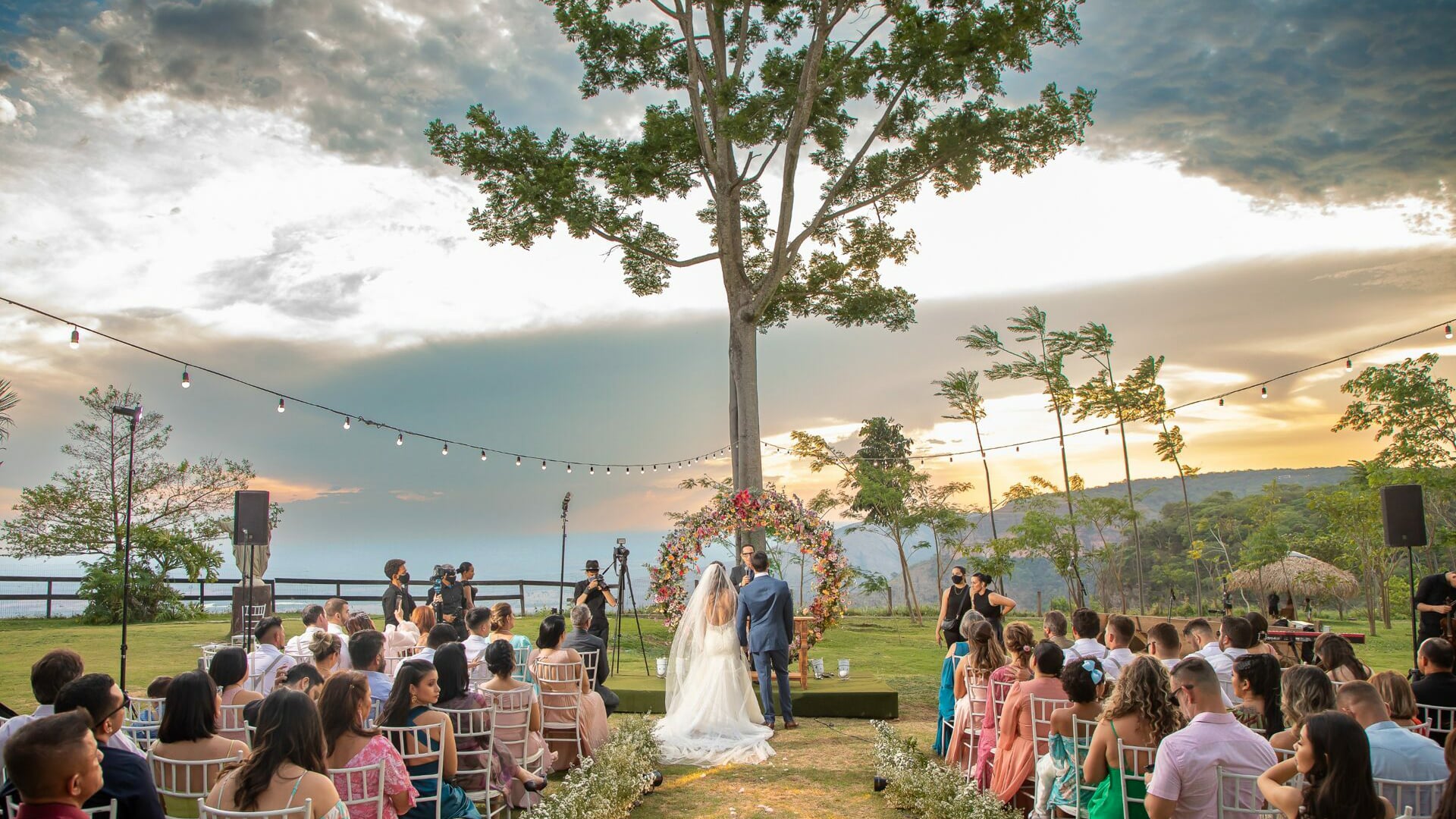 Gisele Matsubara & Adauto Juarez - Trailer