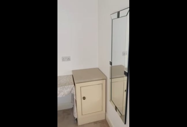 Large double room private annex large en-suite  Main Photo