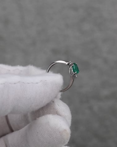 Video: Gold Emerald Diamonds Ring 1.58grs