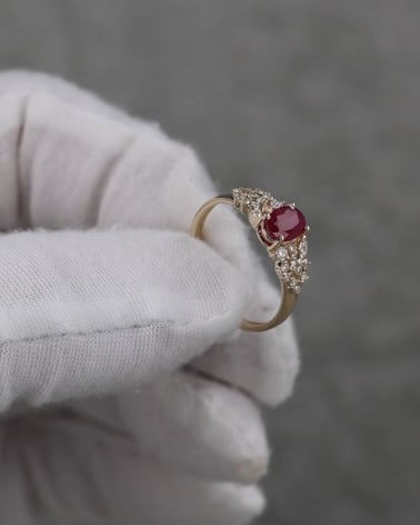 Video: Gold Ruby Diamonds Ring