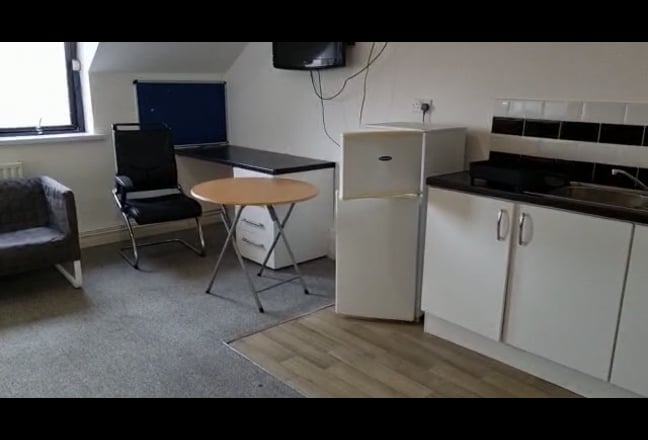 Studio Flat Near University Road Main Photo