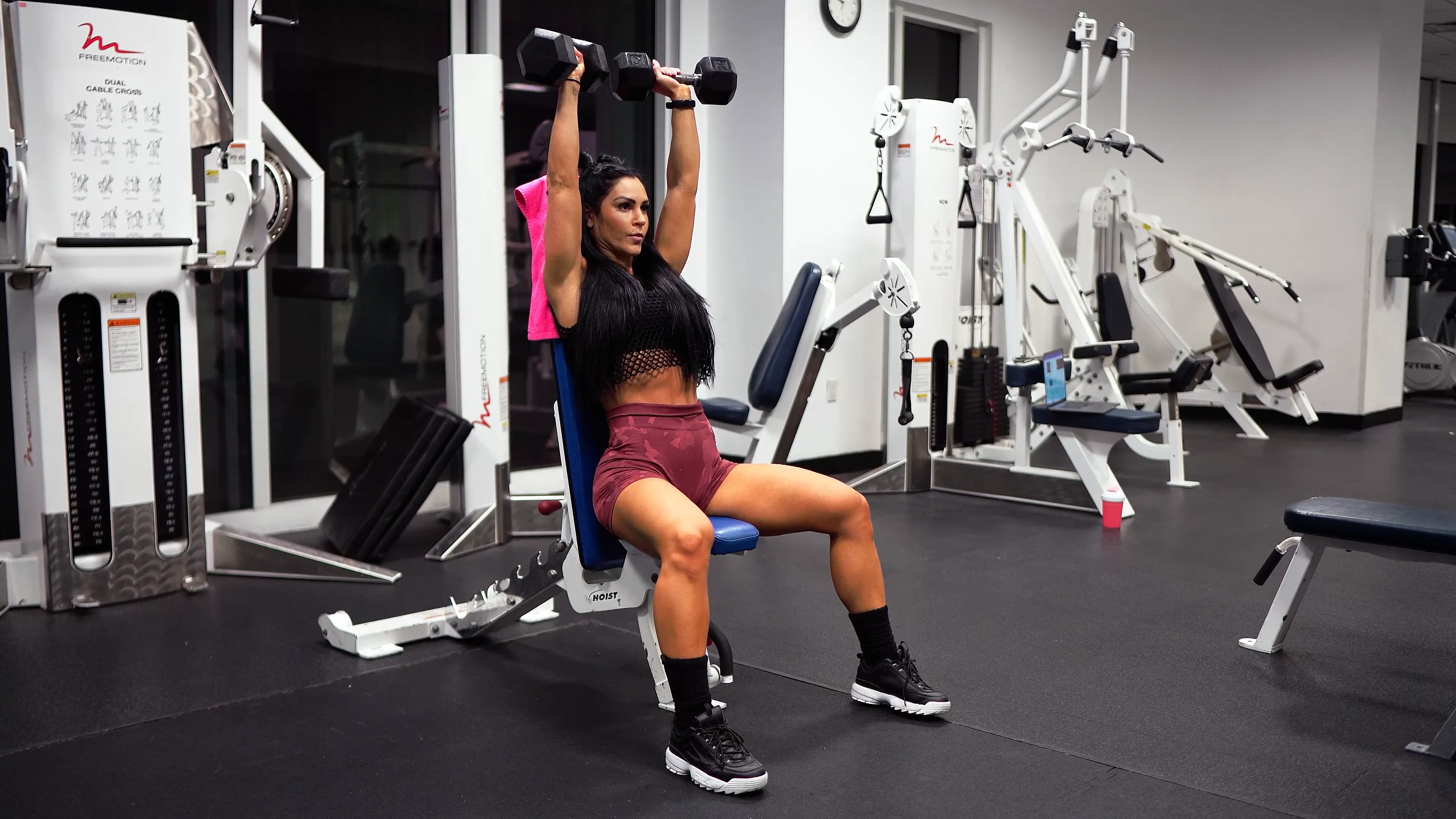 DB SEATED PAUSED SHOULDER PRESS