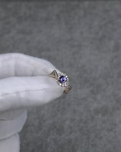 Vidéo: Bague Or Jaune Tanzanite et diamants 3.2grs