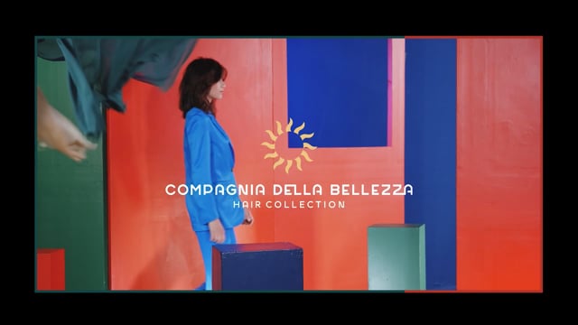 Monica parrucchiera visagista Compagnia Della Bellezza – click to open the video