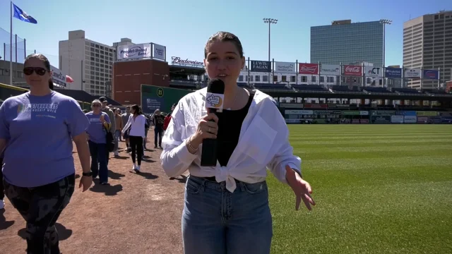 Tim Tebow draws large crowds at Dunkin' Donuts Park