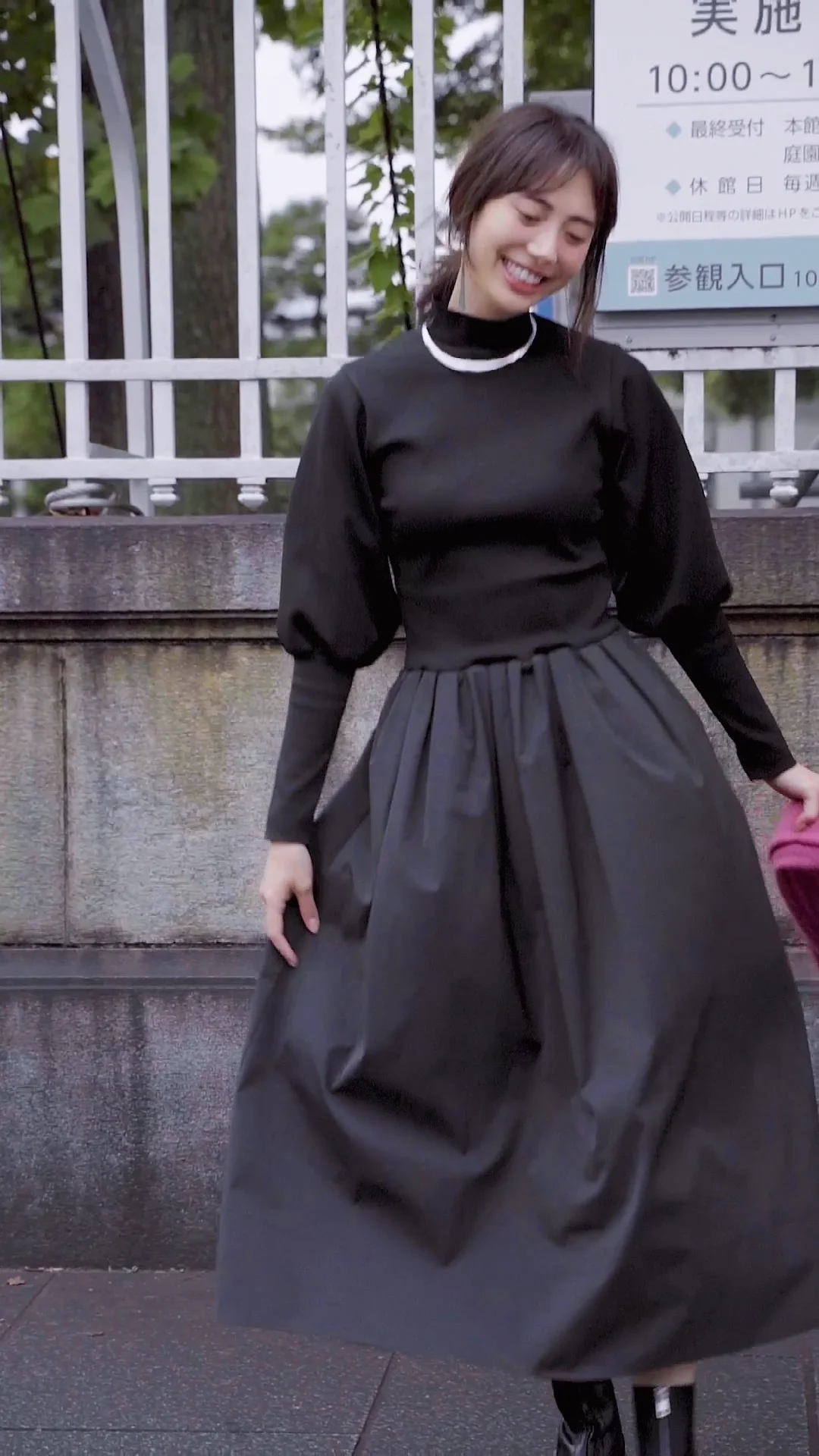 1枚で一気におしゃれに見える！「大人の黒ワンピ」が登場！ | CLASSY