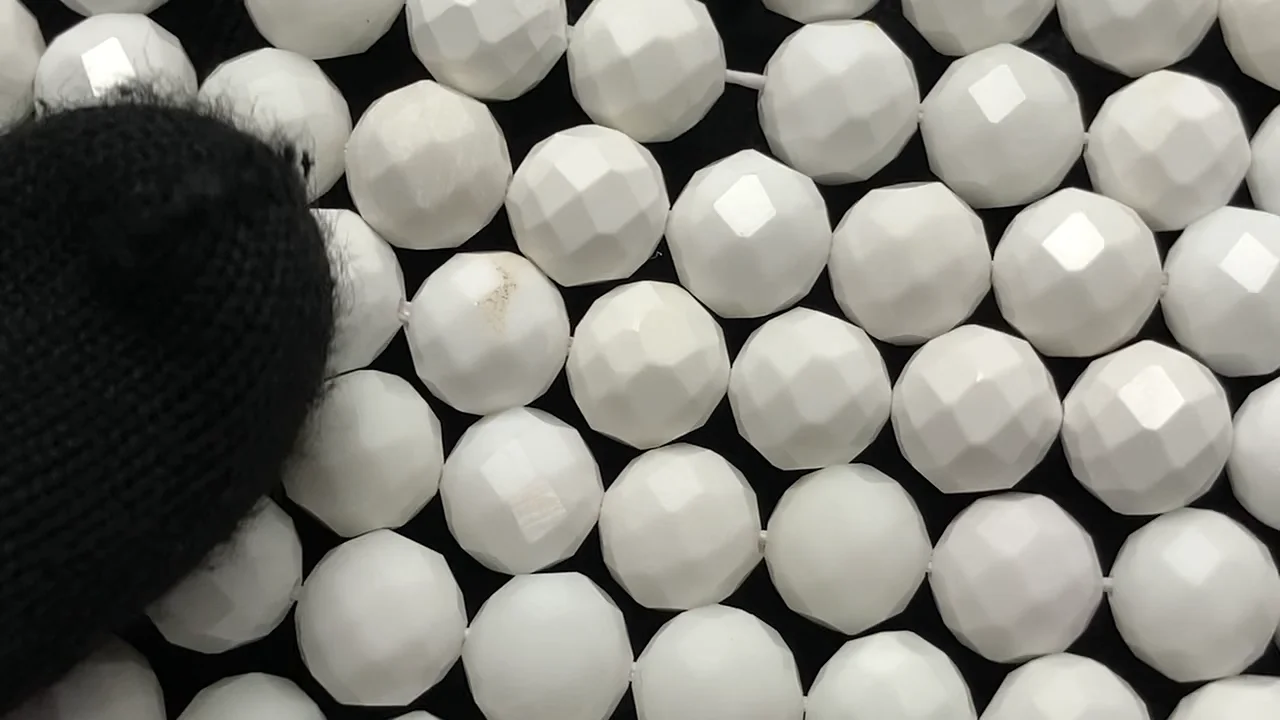 ホワイトオニキス 64面ラウンドカット8mm 半連/1連（約37cm）｜天然石