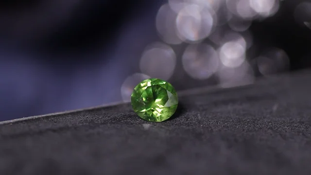 1065340-demantoid-garnet-loose-053ct