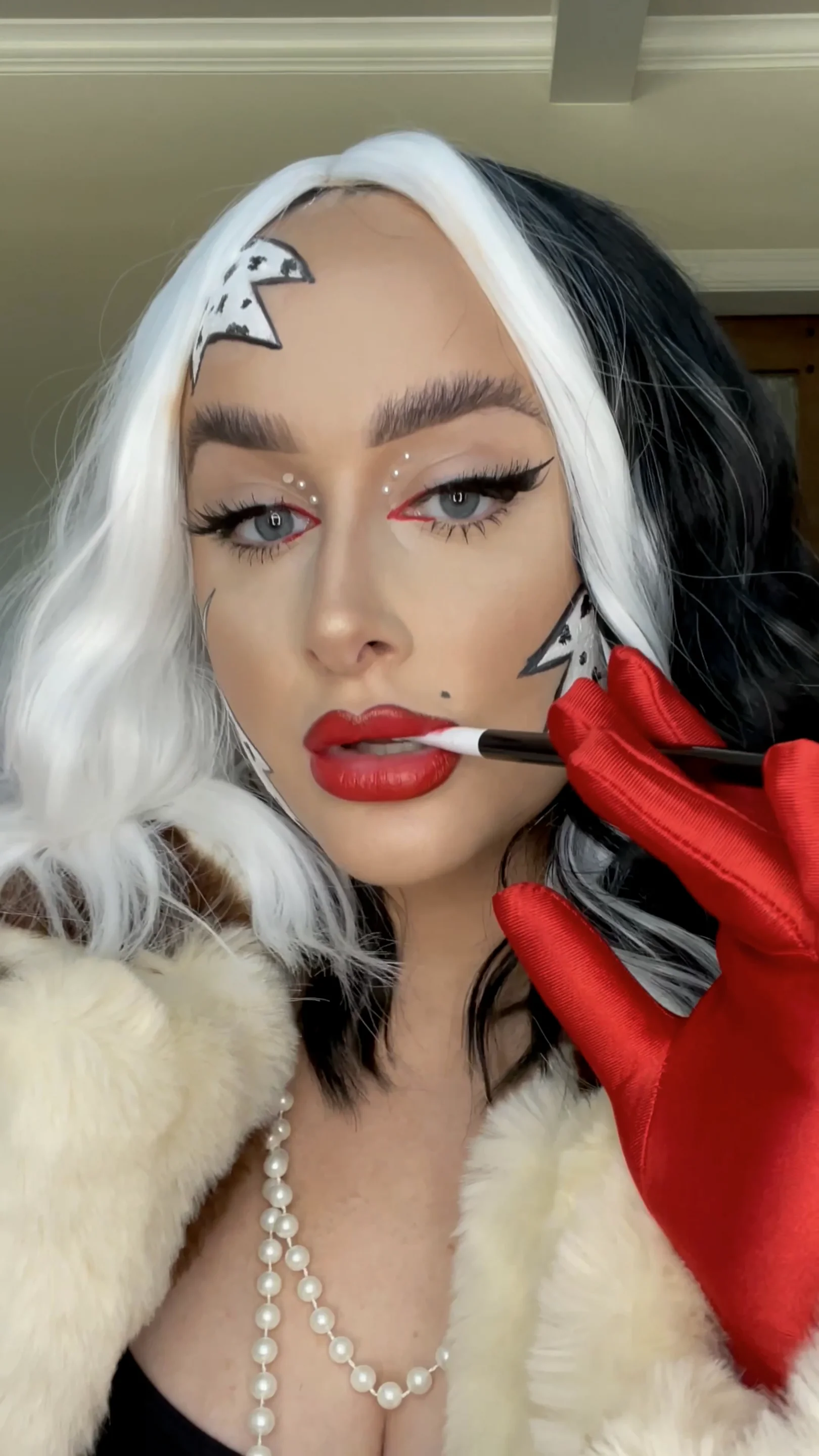 Cruella Morgan Age - 1r7f1ea