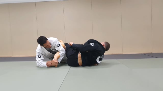 Attaque en kimura de pied quand l'adversaire est en 50 50