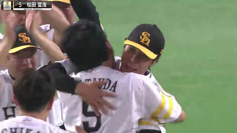 【最も印象深い】ホークス・松田宣浩『10.2サヨナラ打…大歓声、打った感触、喜びを分かち合い…』