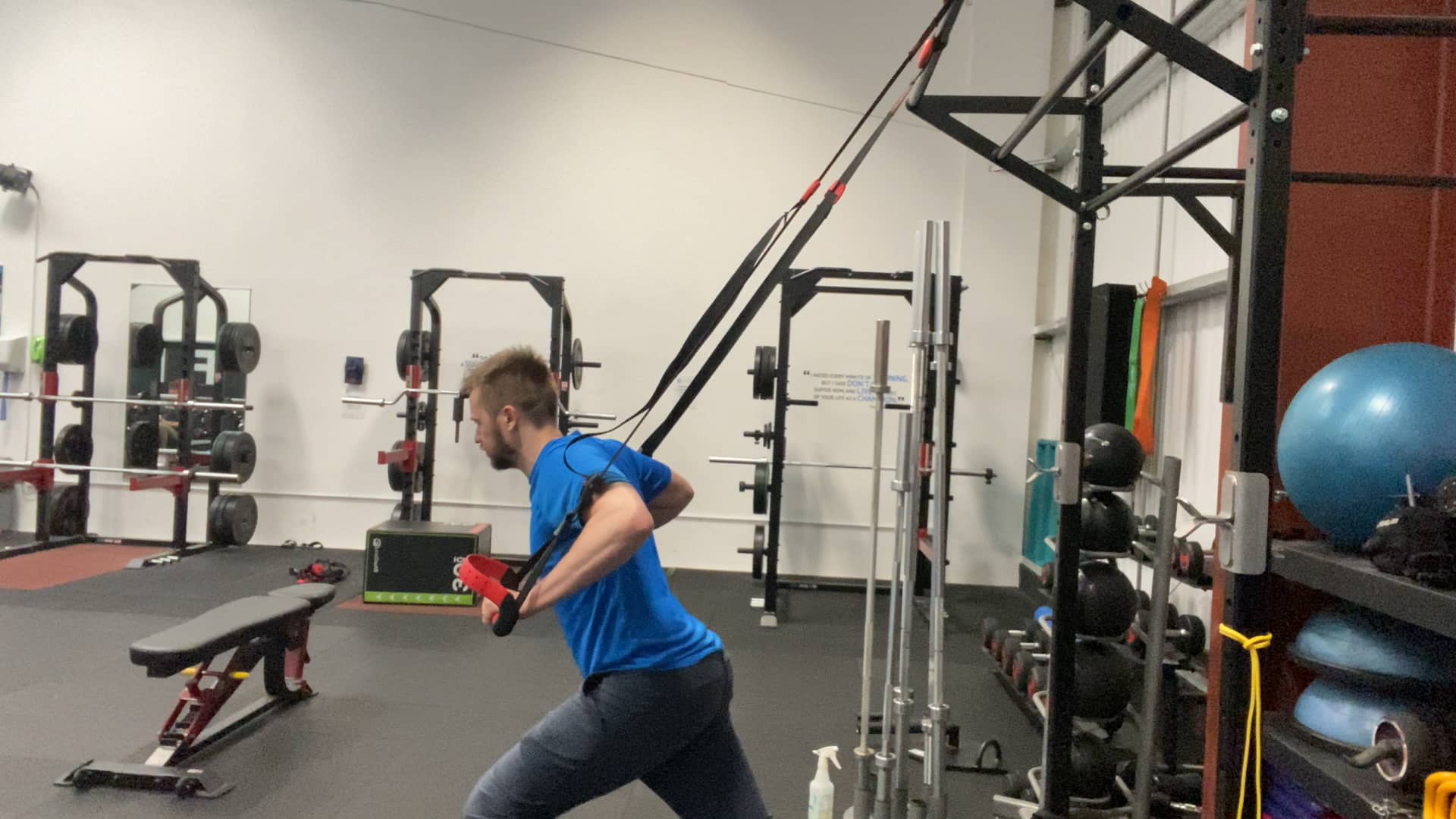 Suspension chest press with alternating SAGITTAL knee drive on Vimeo
