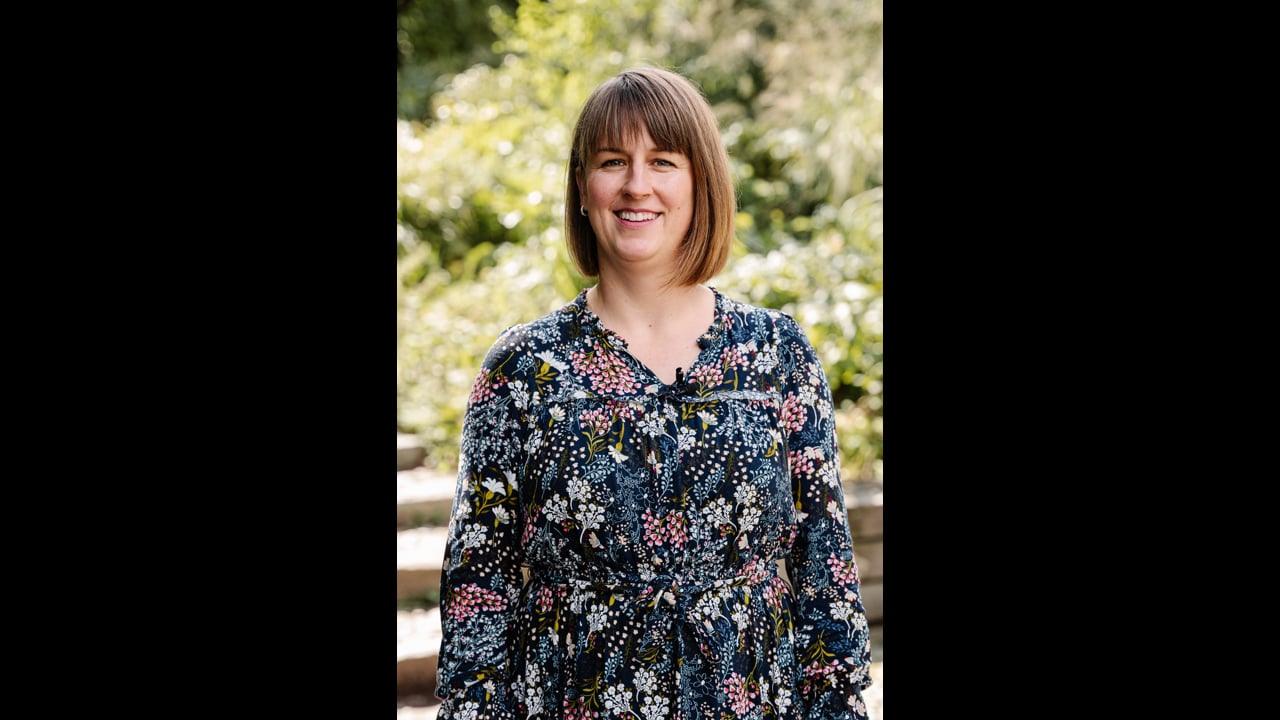 
        
          Markéta Cooiman
        

        
          –
        

        
          Koordinátorka programu Frank Bold Students
        
        