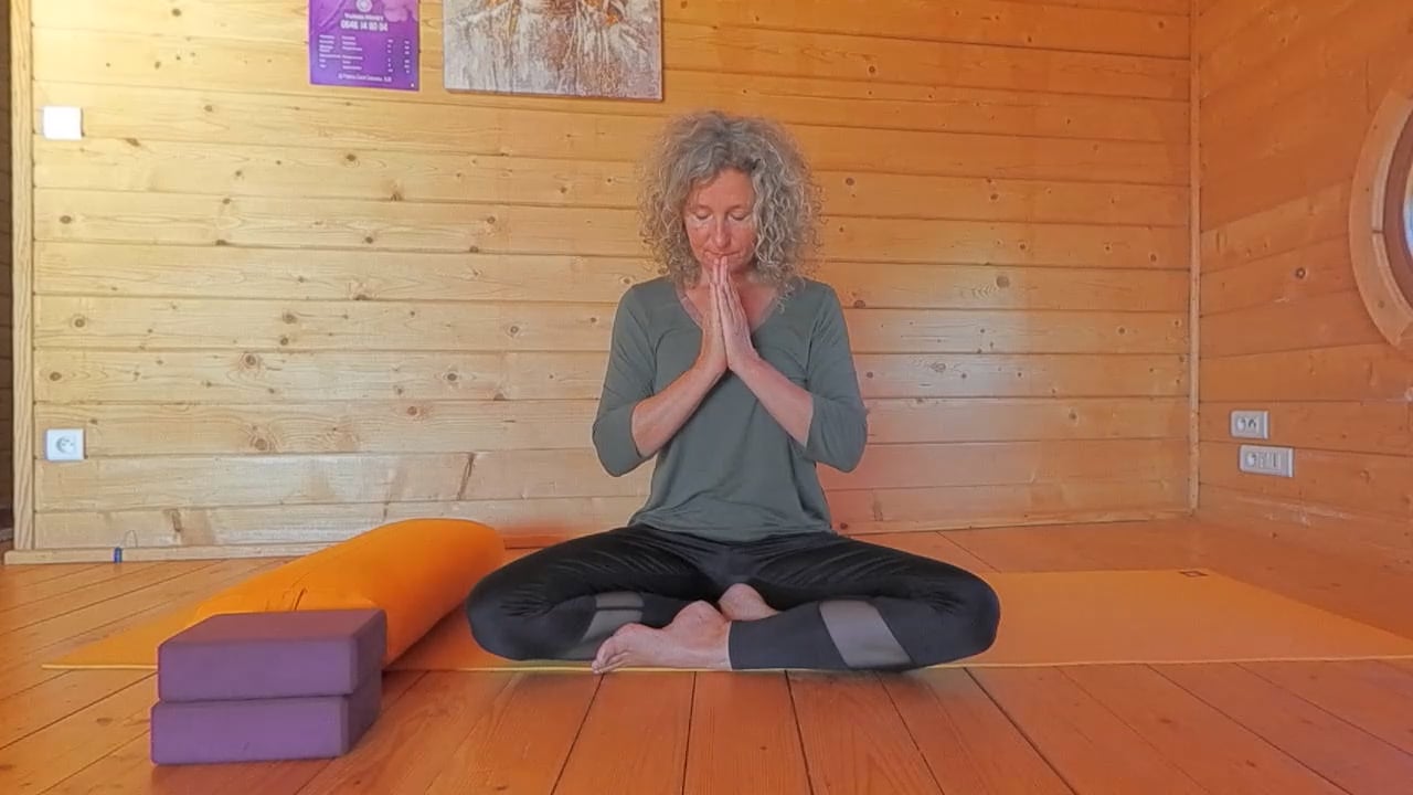 Jour 9. Yin Yoga - Effacer ses soucis - méridien de l’estomac et de la rate avec Valérie Penet