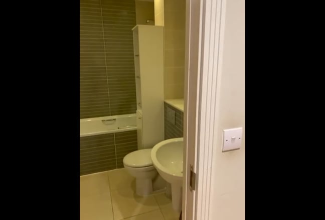 Beautiful Modern En Suite Room - furnished Main Photo