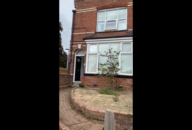 Spacious double bedsit 5 min City Centre Main Photo