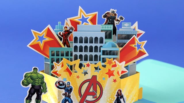 Hallmark Carte d'anniversaire sculptée 3D pour petit-fils Motif Marvel  Avengers Paper Wow : : Fournitures de bureau