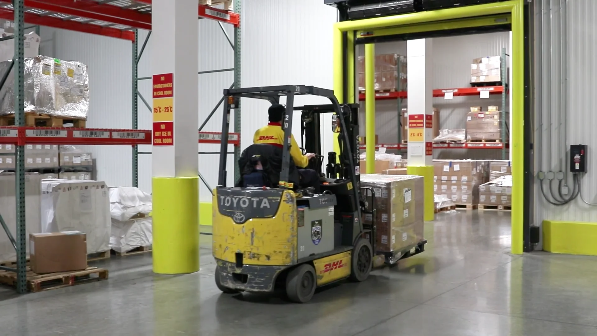 DHL_Global_Forwarding_Chicago_Selects1 copy 2 on Vimeo