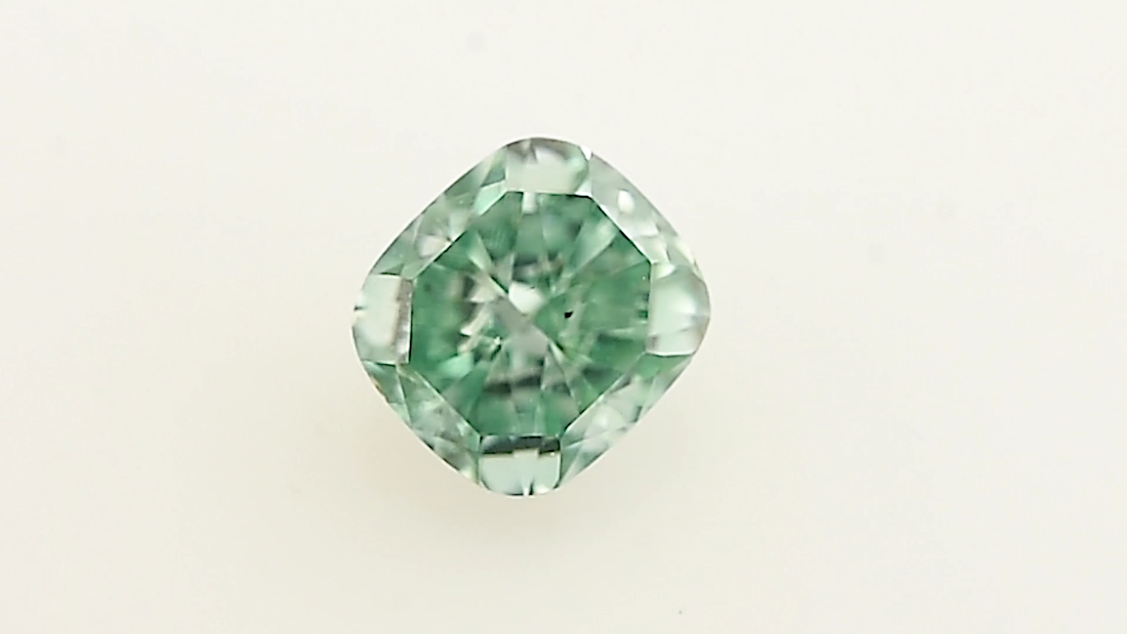 FANCY 切り落とす GREEN 0.28ct CU/RT2868/GIA