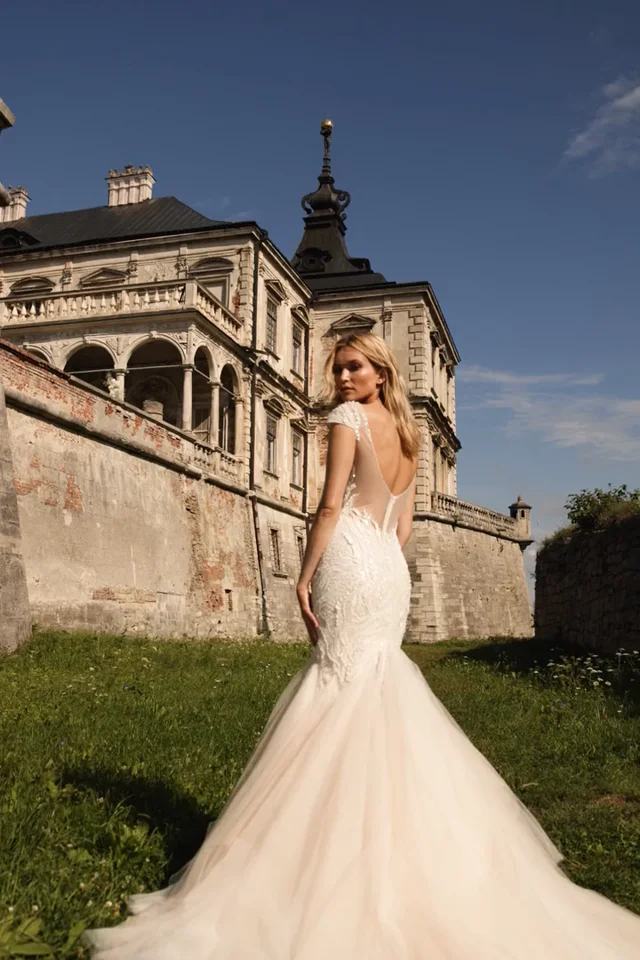 What is love-Collection-2022 : Wedding dresses-Collections Luna