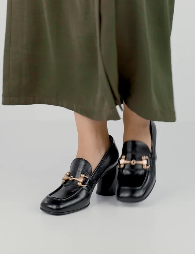 Link detail sale patent leather loafers