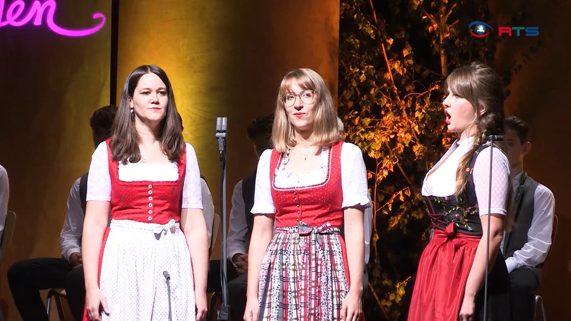 aussi-grosn-beim-bischofshofner-amselsingen-die-traditionsveranstaltung-der-volksmusik-bringt-auch-modernere-klaenge