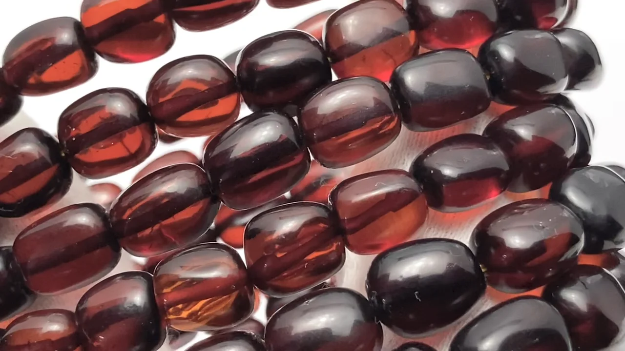 アンバー(琥珀)パウダー　ぱん バルティックアンバー（琥珀） タンブル ブレスレット｜天然石ビーズの