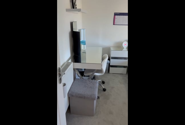 Refurbished Double Room for Rent in Duxford Main Photo