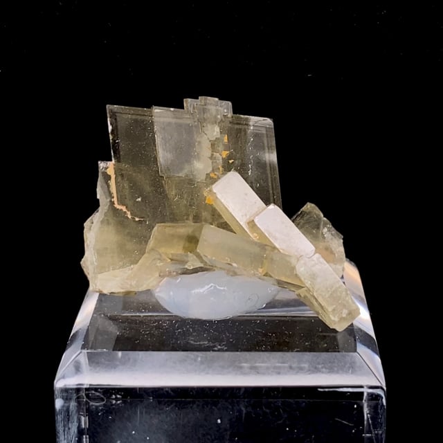 Baryte (fine crystals)