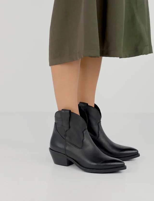 Black ankle boots 4 hotsell inch heel