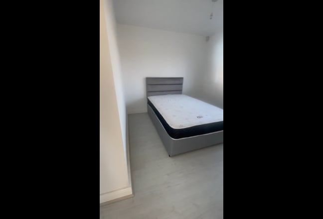 Newly renovated 4 bedroom house ROOMS to rent  Main Photo