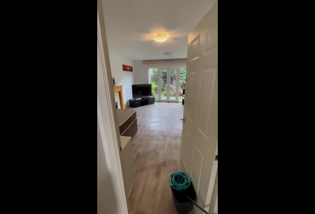 Large accessible accommodation with Garden! Main Photo