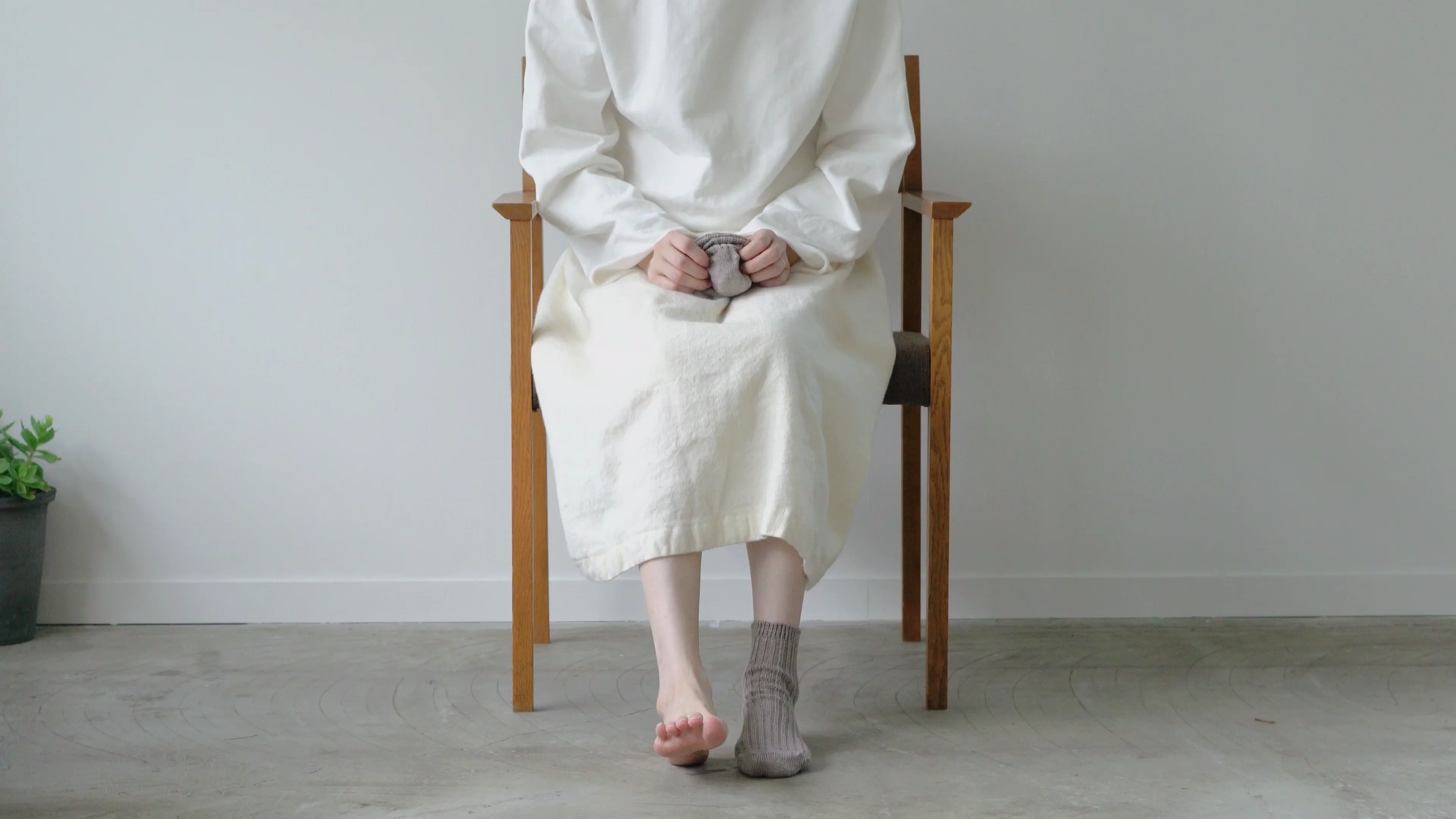 LINEN RIBBED SOCKS S｜商品情報｜NISHIGUCHI KUTSUSHITA