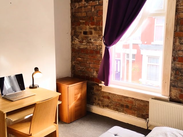 Double room available in quiet house  Main Photo