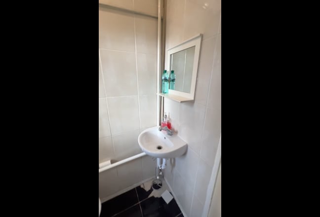 Video 1: Room 1: The rent is £277pw with bills included. (Available NOW)