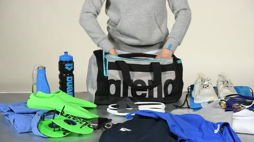 arena Spiky III 40 Duffle sporttas voor zwembad, strand, fitnessstudio of vrije tijd, waterafstotende zwemtas met verstelbare schouderriem, strandtas, 40 liter