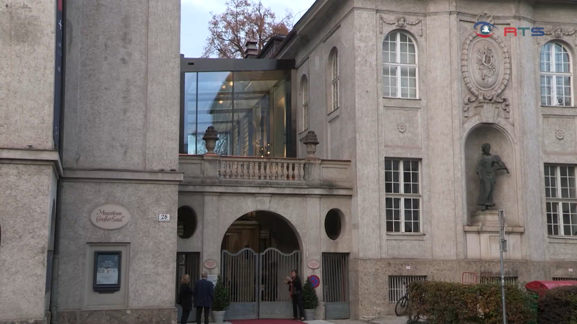 ein-pausenraum-fuer-mozart-die-stiftung-mozarteum-hat-das-jugendstil-gebaeude-in-der-schwarzstrasse-umgebaut