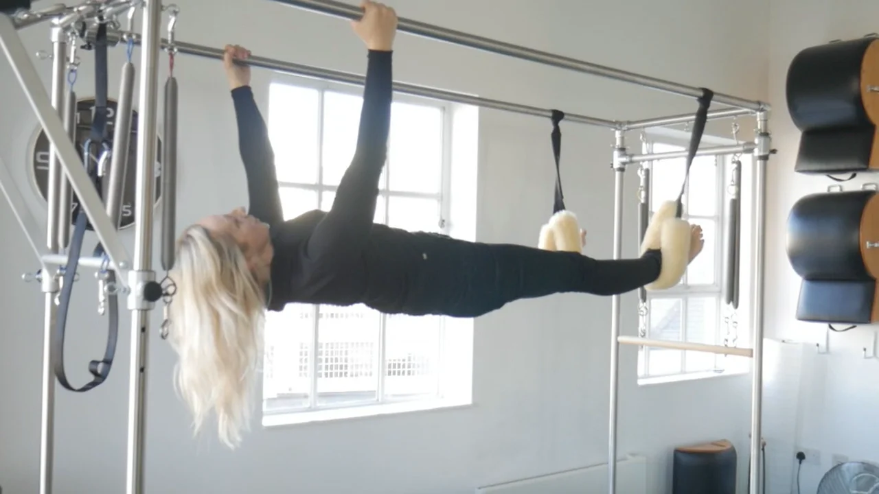 Olga Cadillac Hanging Pull Up on Vimeo