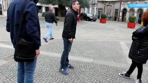 Foro, muralla e chafariz nobre en el Largo de Camões.