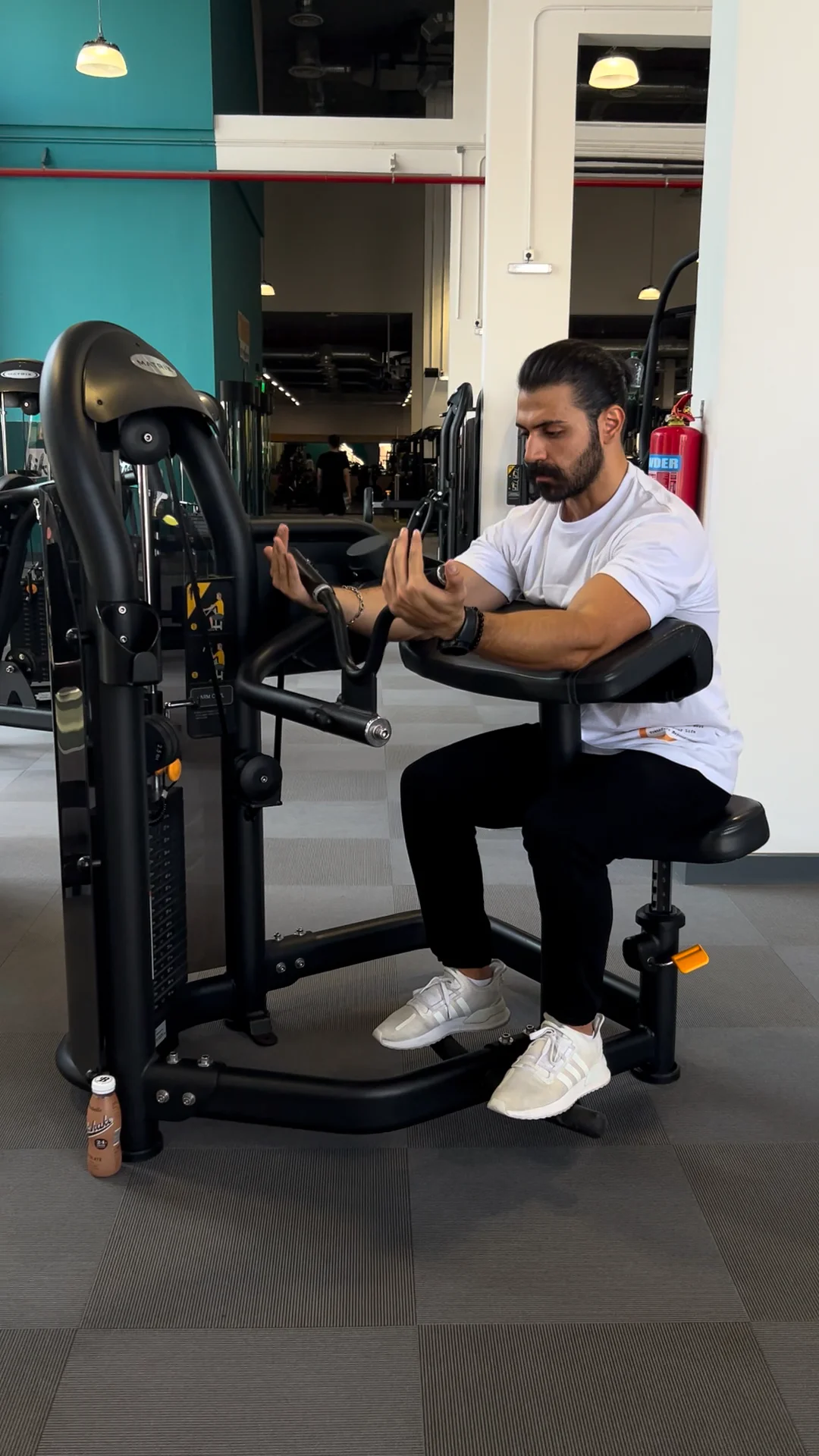 Biceps Curl Machine on Vimeo
