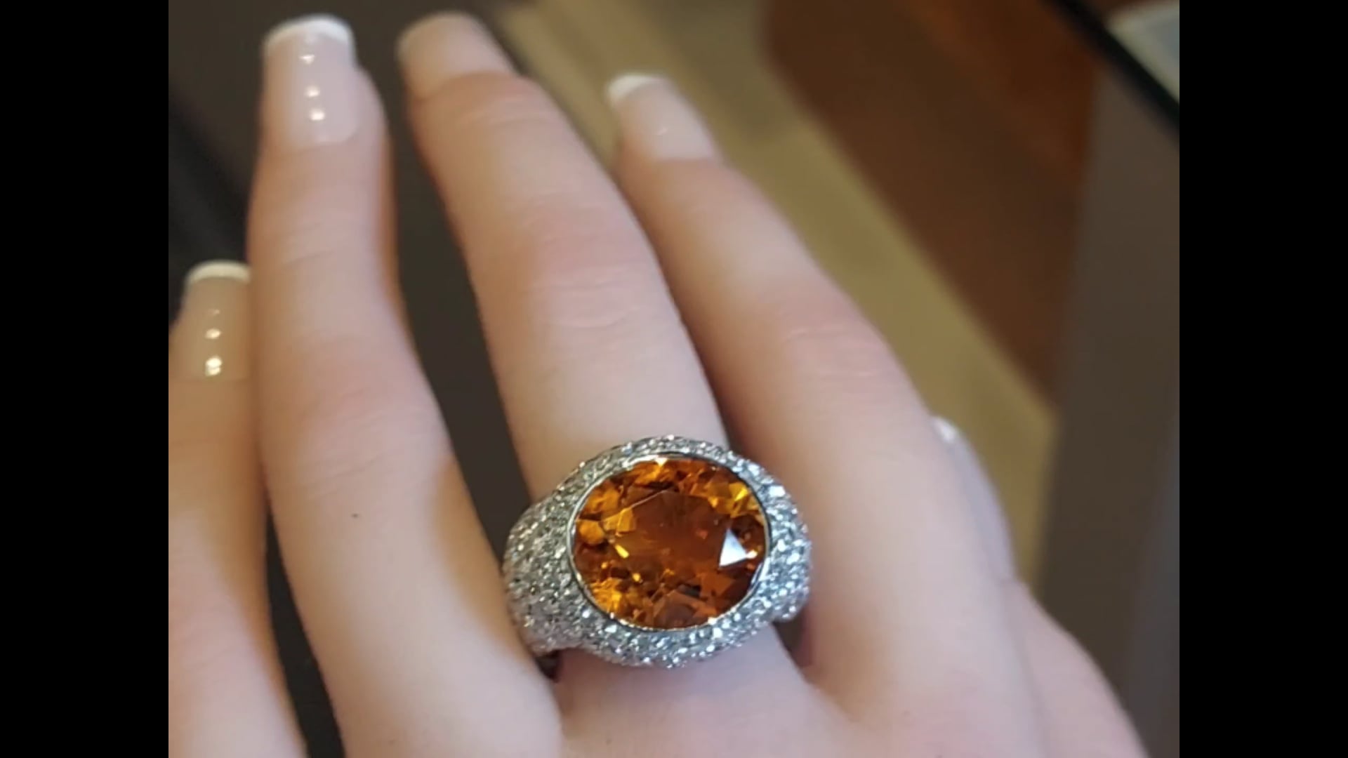 Bague Ancienne Art Déco En Or Blanc 18 Carats Avec Citrine Et Diamants - Taille 49.5 - Occasion Très Bon état