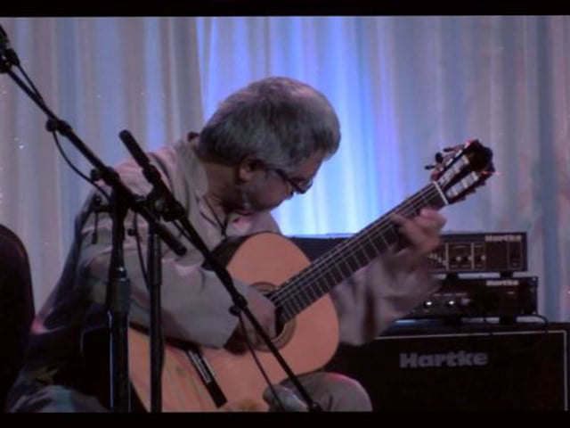 Fareed Haque plays "La Rose" by Mauro Giuliani (Op. 46, No. 9) on the Alhambra Luthier India