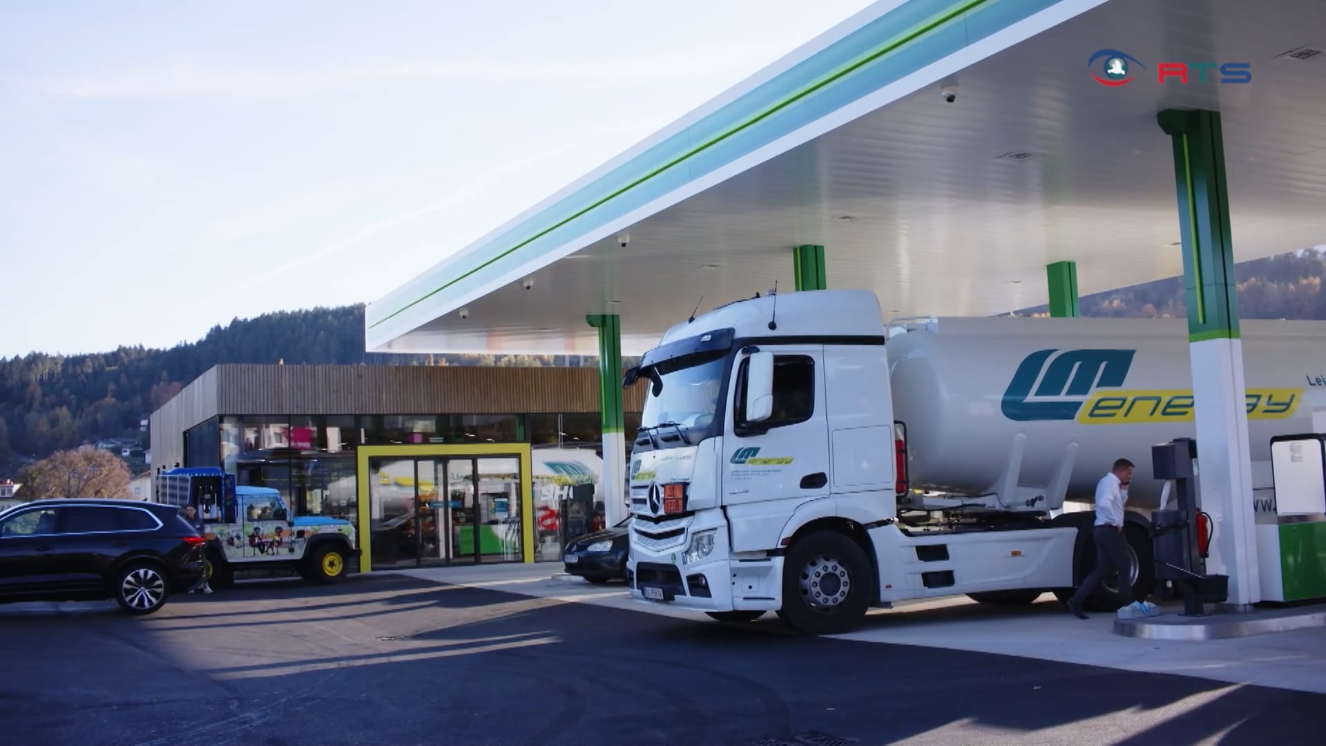salzburger-energieunternehmen-leikermoser-eroeffnet-tankstelle-in-seeboden-am-millstaettersee