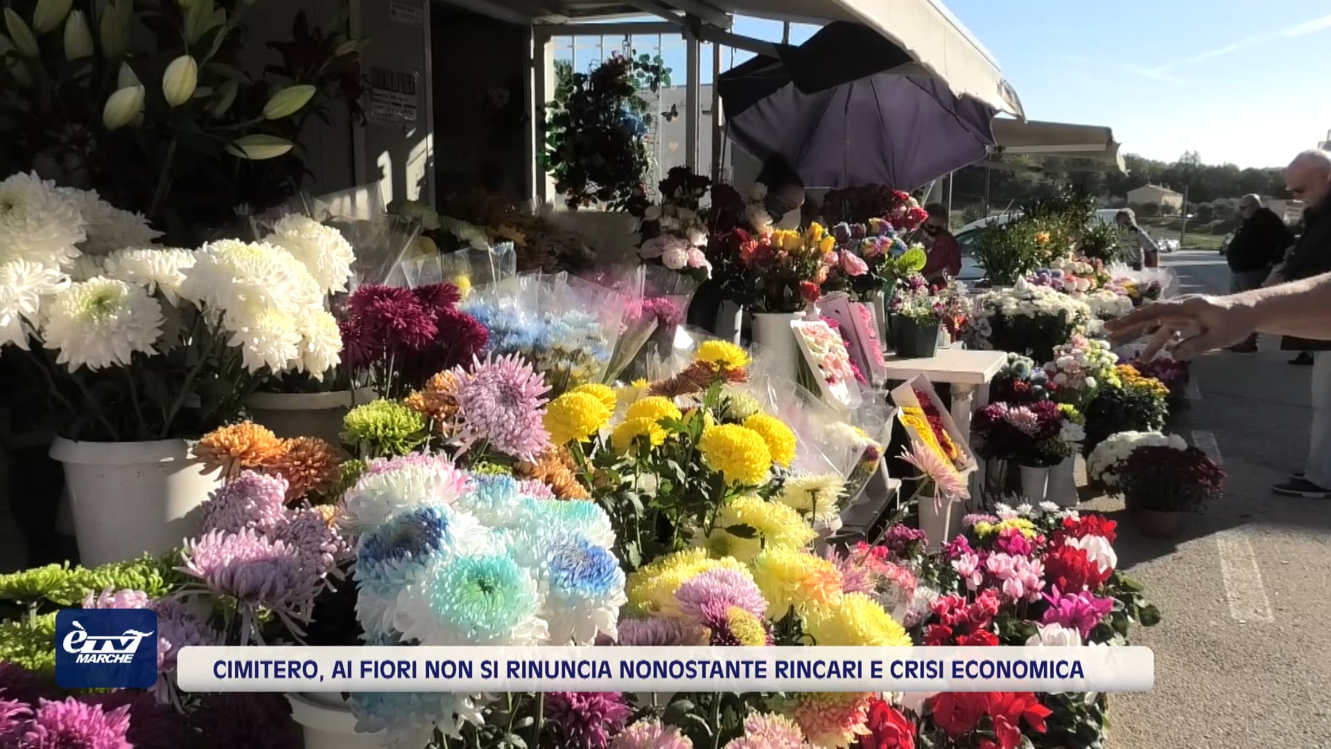 Ognissanti, ai fiori non si rinuncia nonostante i rincari e la crisi economica - VIDEO 
