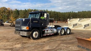 1999 MACK CH613 VIN: 1M1AA13Y0XW093795 TANDEM AXLE DAY CAB
