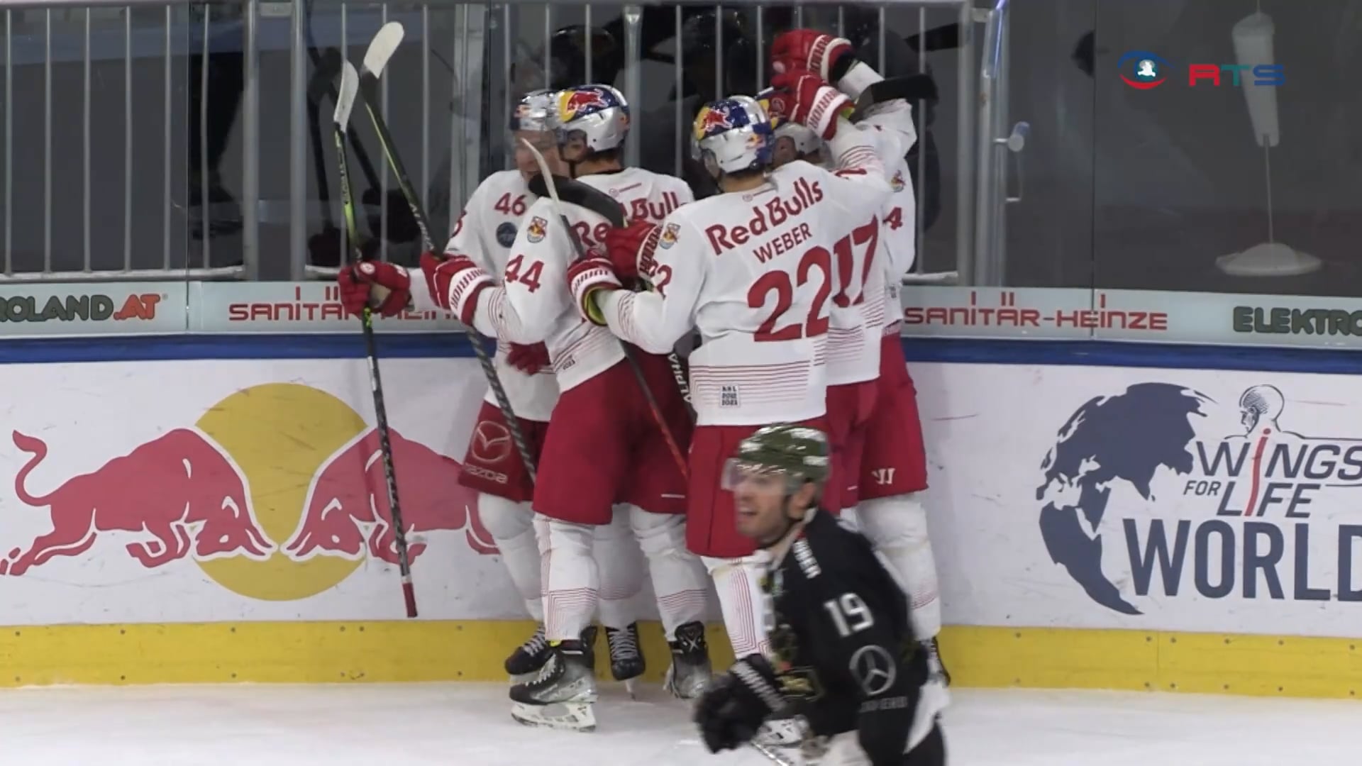 red-bull-hockey-juniors-mit-turbulentem-53-sieg-gegen-meran