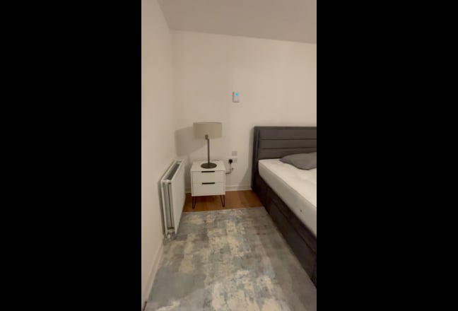 Spare room in city centre, spacious new apartment Main Photo