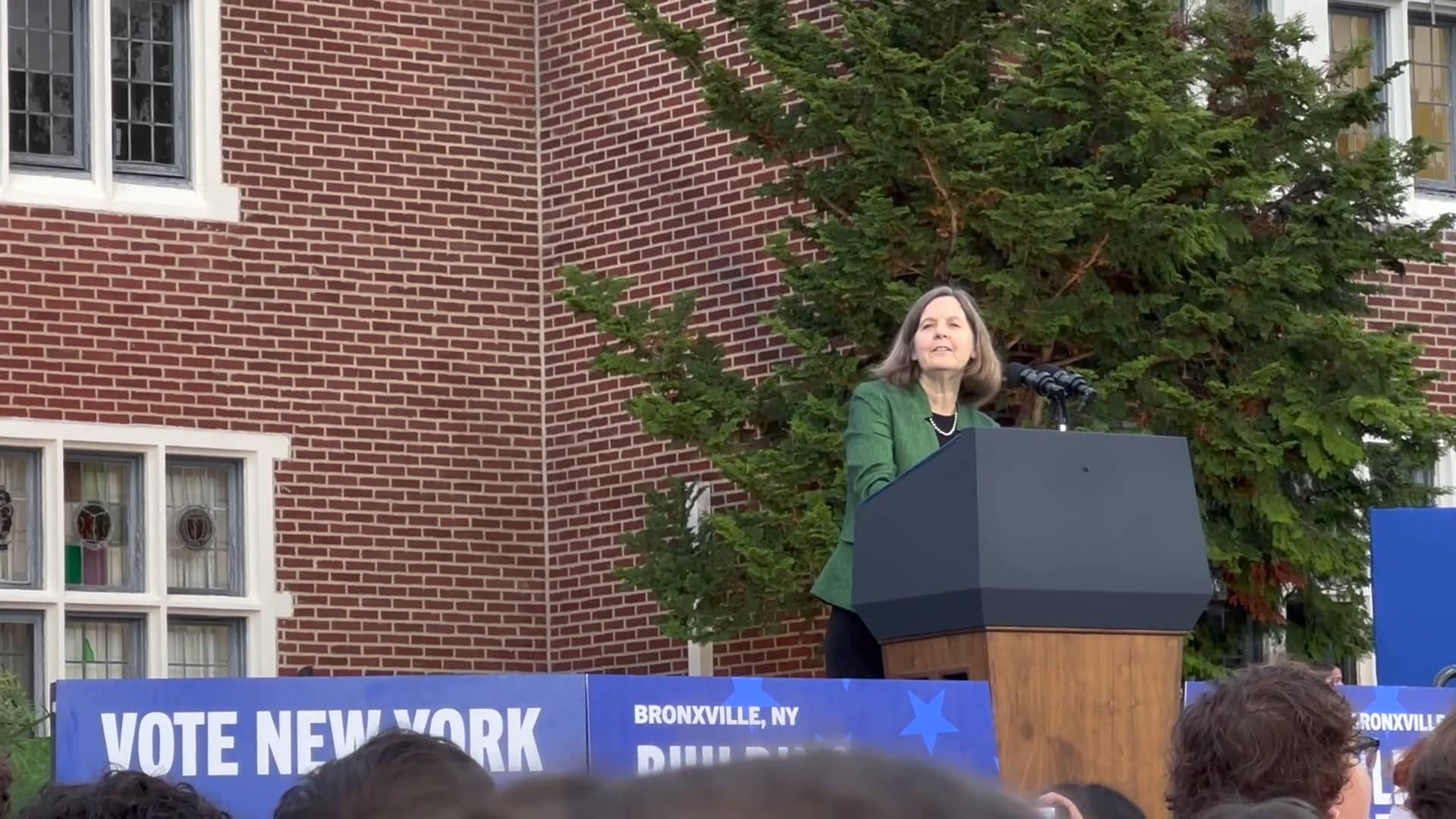 president-cristle-collins-judd-welcomes-attendees-to-campus-prior-to