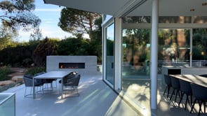 Casa dos Mores. The imperceptible line between indoor and outdoor.