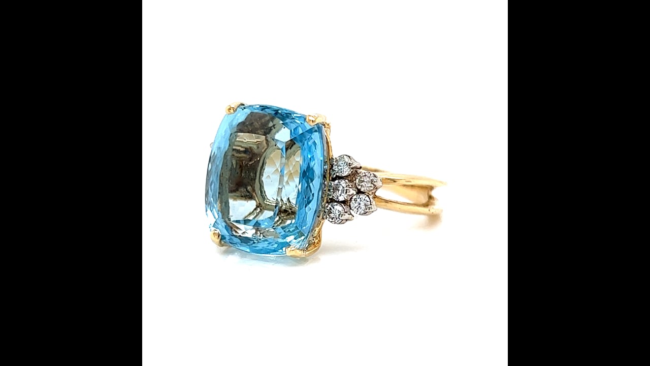 Kalafina カラフィナ　クリスタルオルゴール Cushion Cut Aquamarine & Diamond Cocktail Ring in 14k Gold